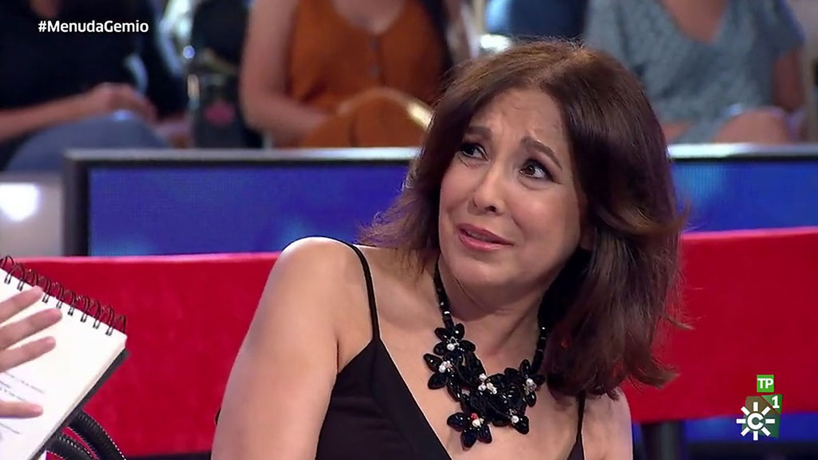 Isabel Gemio se atreve a sentarse en la silla de los calambres