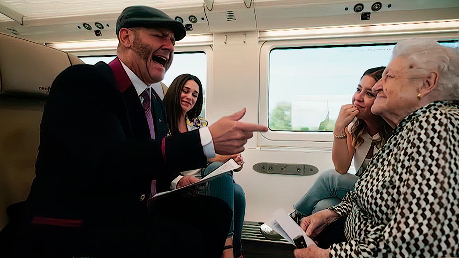 Antonia y su primer viaje en tren con 94 años