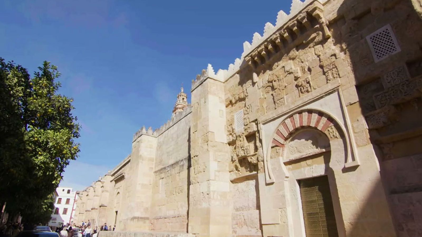De palacio califal a cuna de la gastronomía: Los secretos de la calle Torrijos