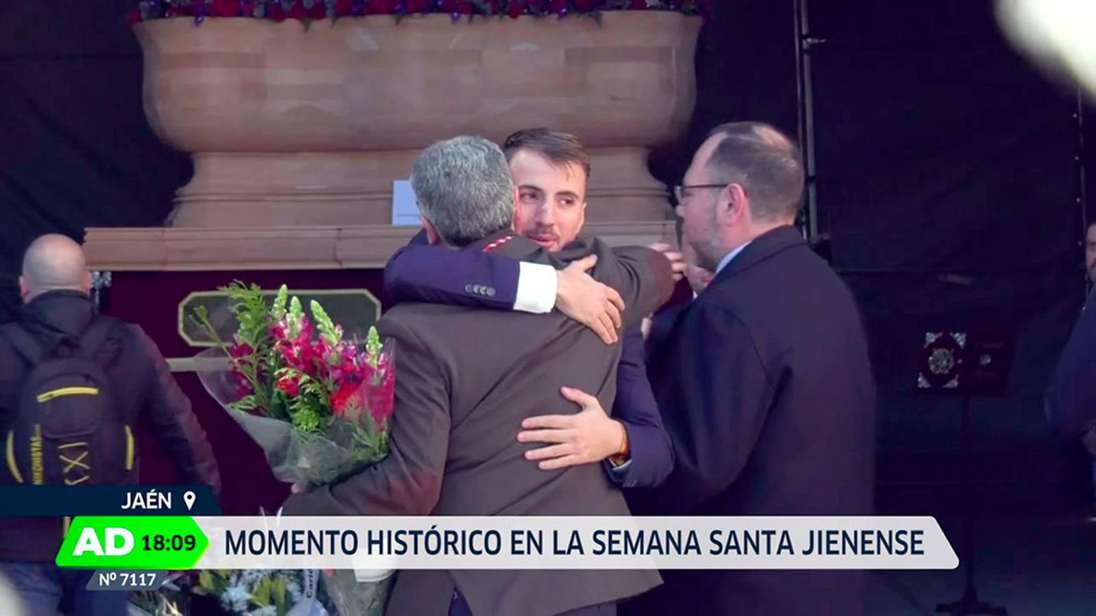 Emoción histórica en Jaén con la primera salida de la Hermandad de la Sentencia