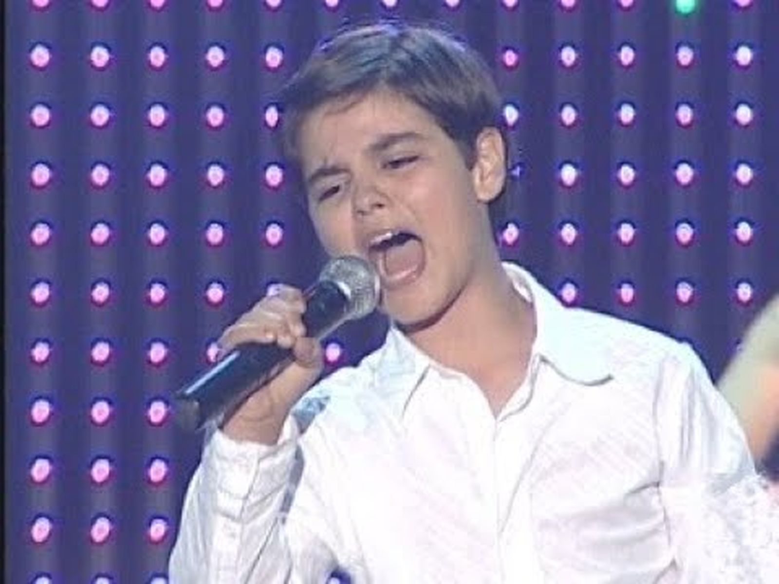 Abraham Mateo canta "Algo de mí" de Camilo Sesto en Veo Veo 2008