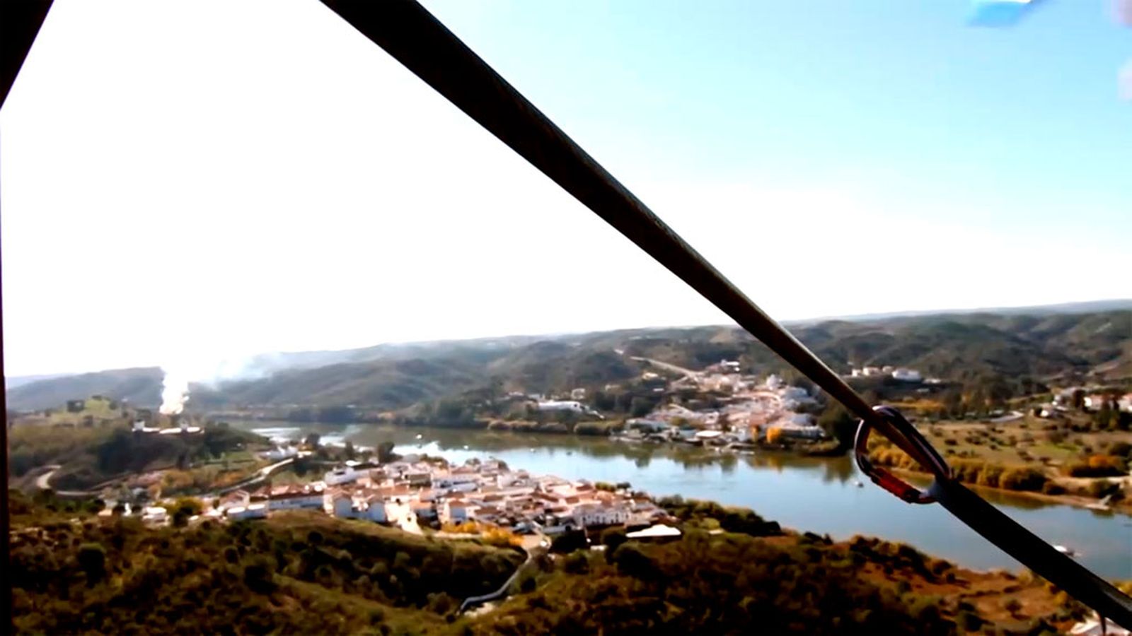 Cruzamos la frontera de  España a Portugal en tirolina