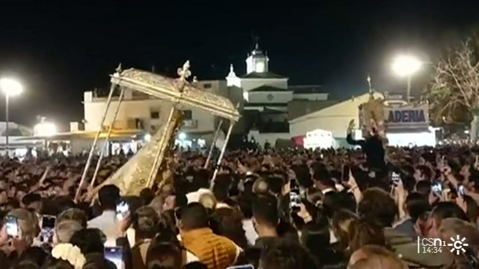 La procesión de la Virgen del Rocío se suspende por la rotura de las andas