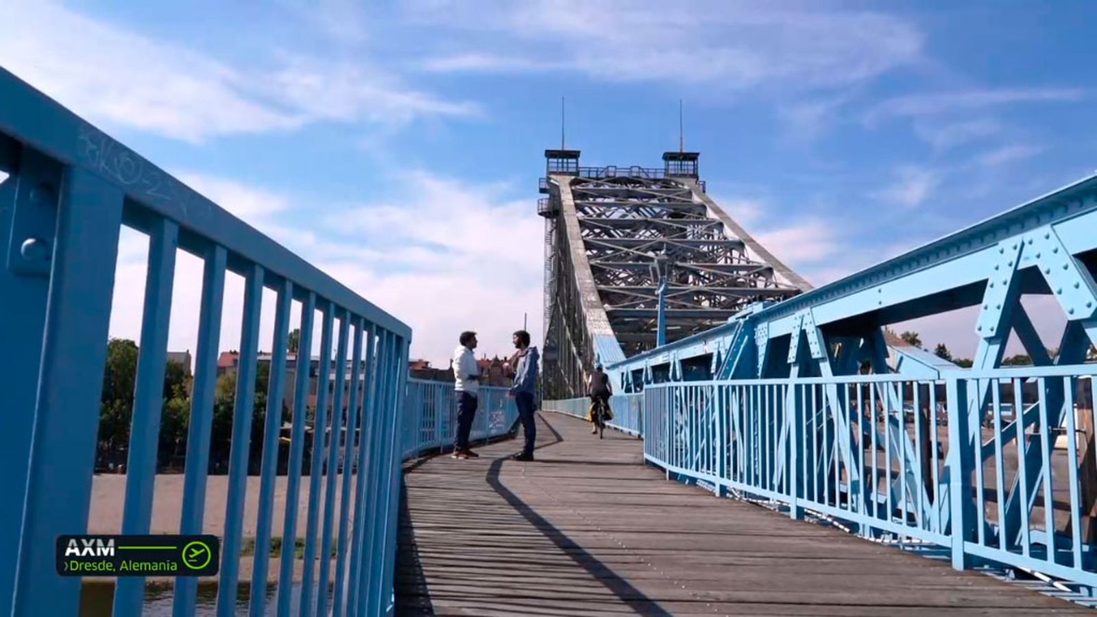 Cruzamos con Aurelio el puente de Loschwitzer Brücke, conocido como la 'Maravilla Azul', en Dresde