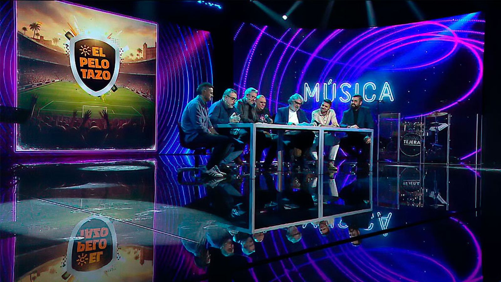 Sorprendemos al futbolista Joaquín con el reencuentro del programa radiofónico 'El Pelotazo'