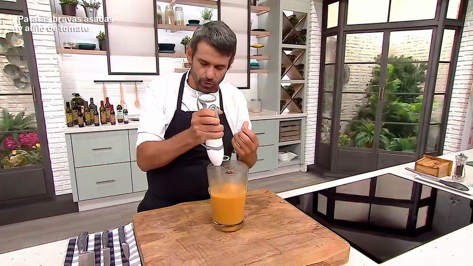 Cómo hacer una salsa brava deliciosa con los trucos de Enrique Sánchez
