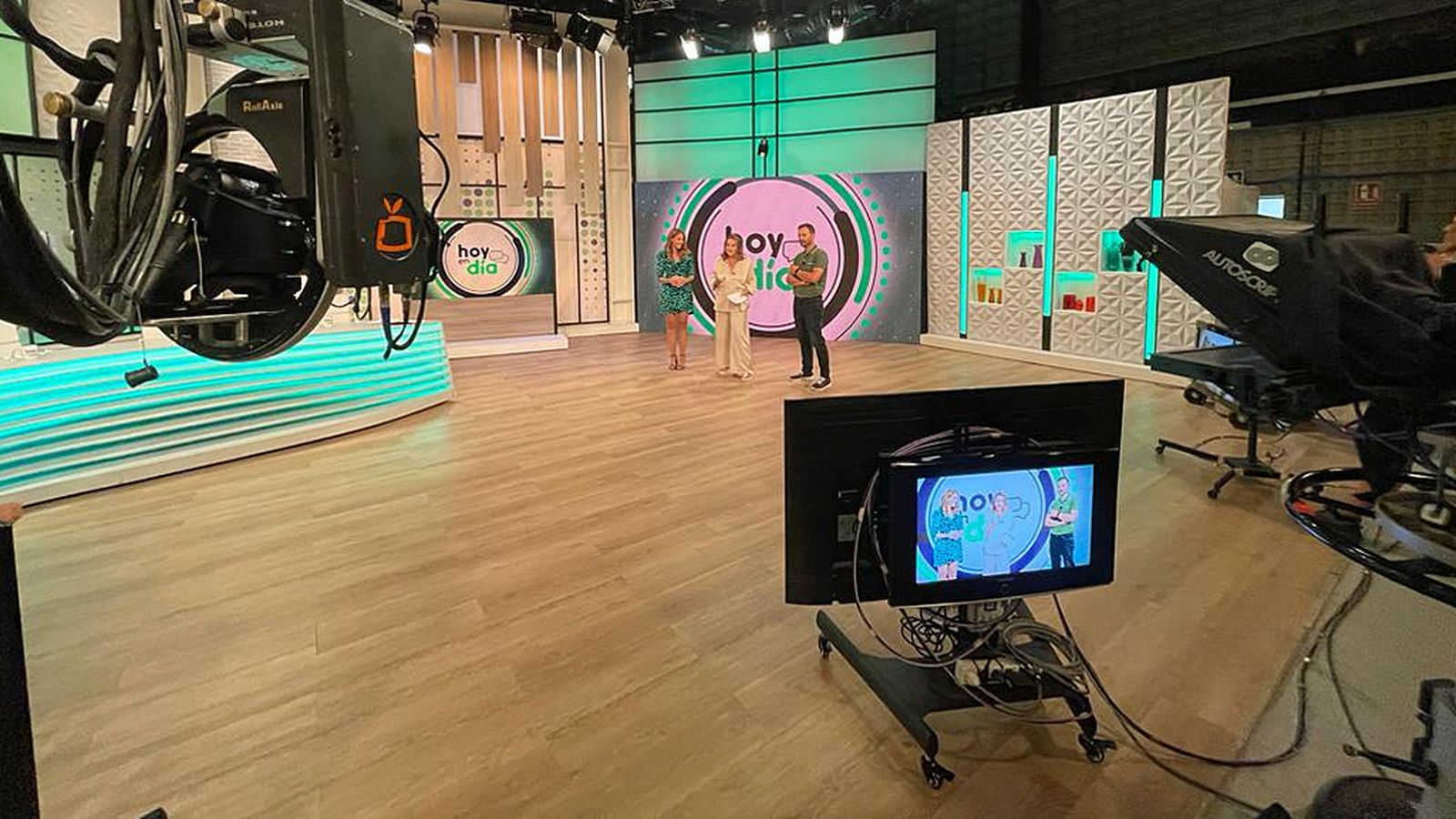 COMUNICACIÓN TOÑI MORENO PLATÓ PRESENTADORES
