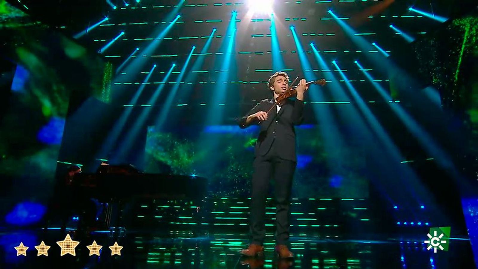 Nacho Canto interpreta una de las mejores versiones de 'Ojos verdes' con su violín