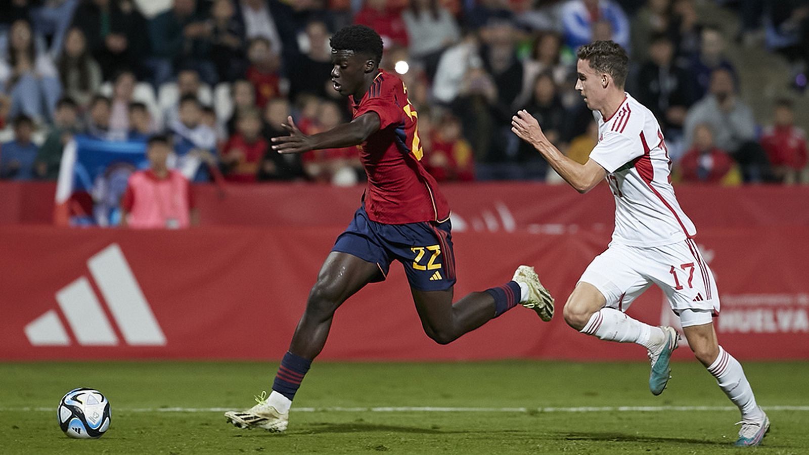 Assane, jugador del Betis, con le selección sub-21