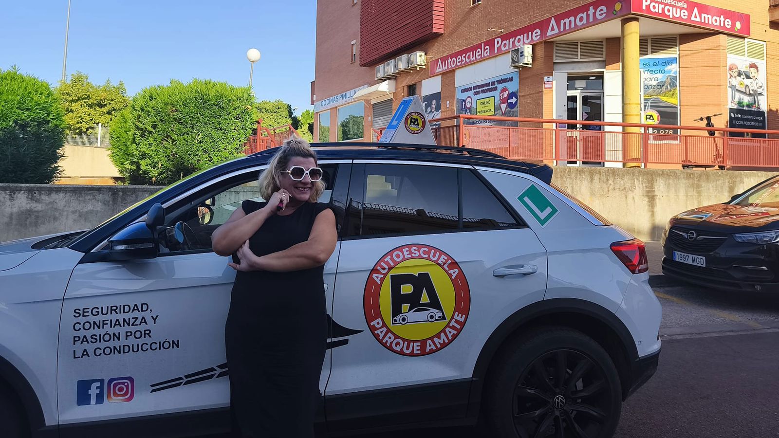 Rocío es profesora de autoescuela en Sevilla