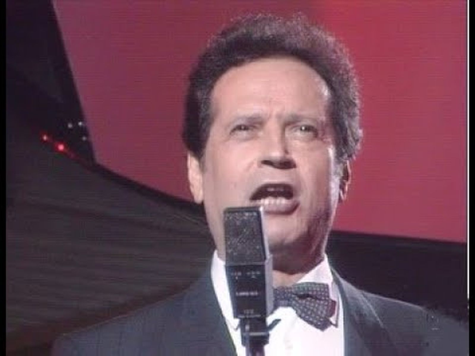Pedro Lavirgen canta "Adiós Granada"