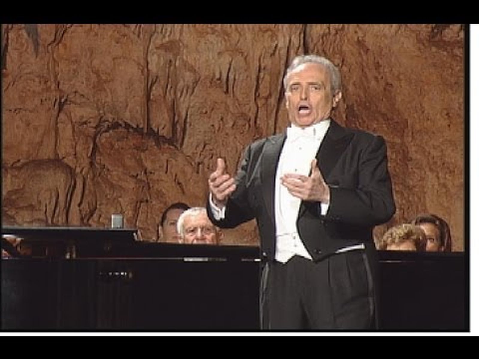 Concierto de José Carreras en la Cueva de Nerja en Málaga