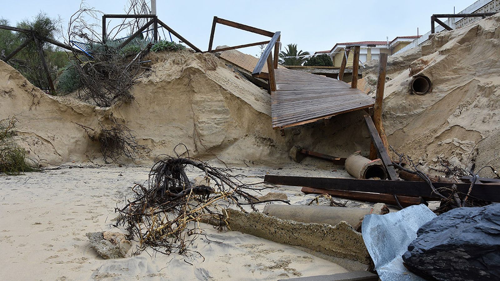 Destrozos en El Portil