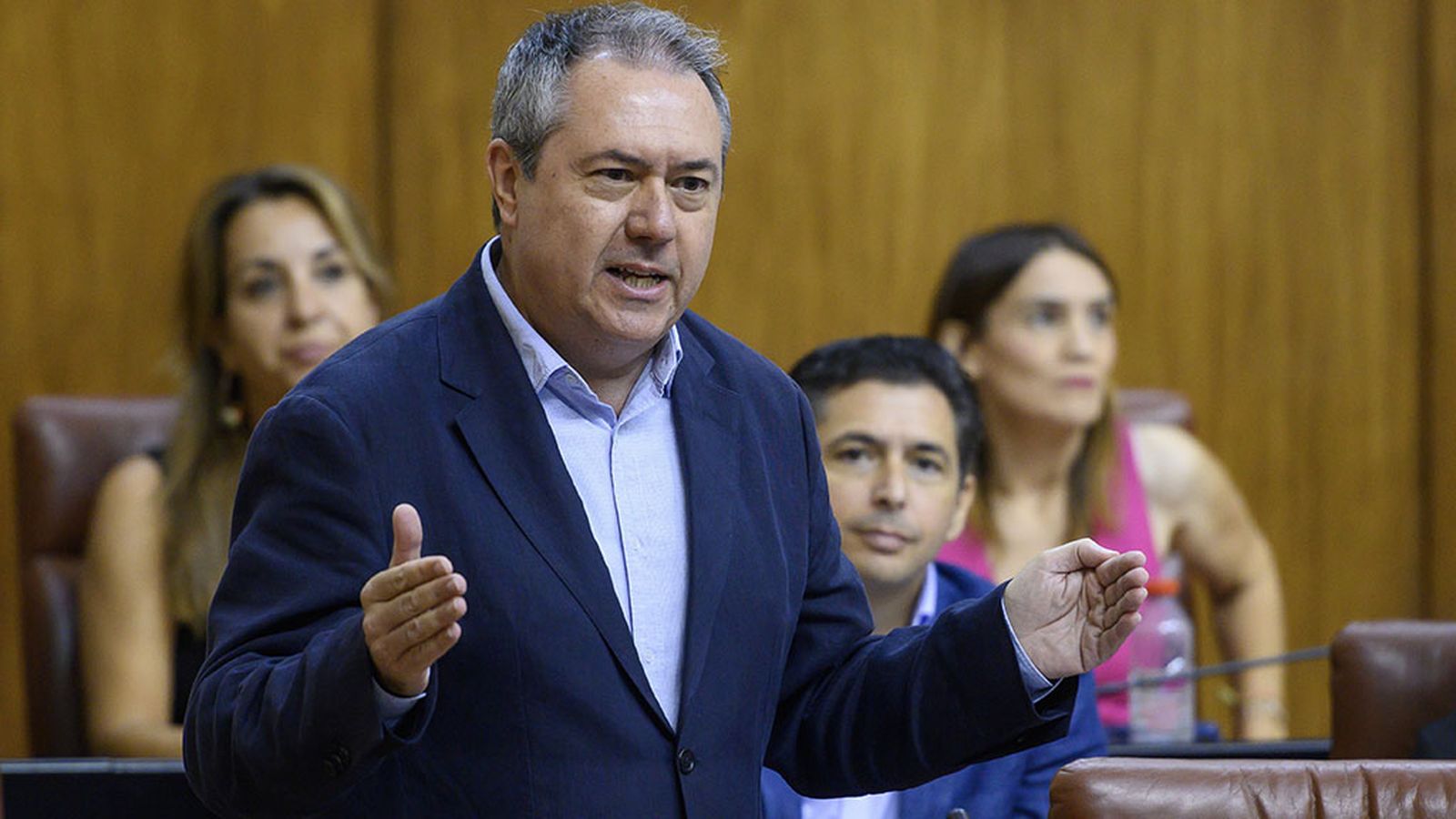 Foto Juan Espadas sesión de control
