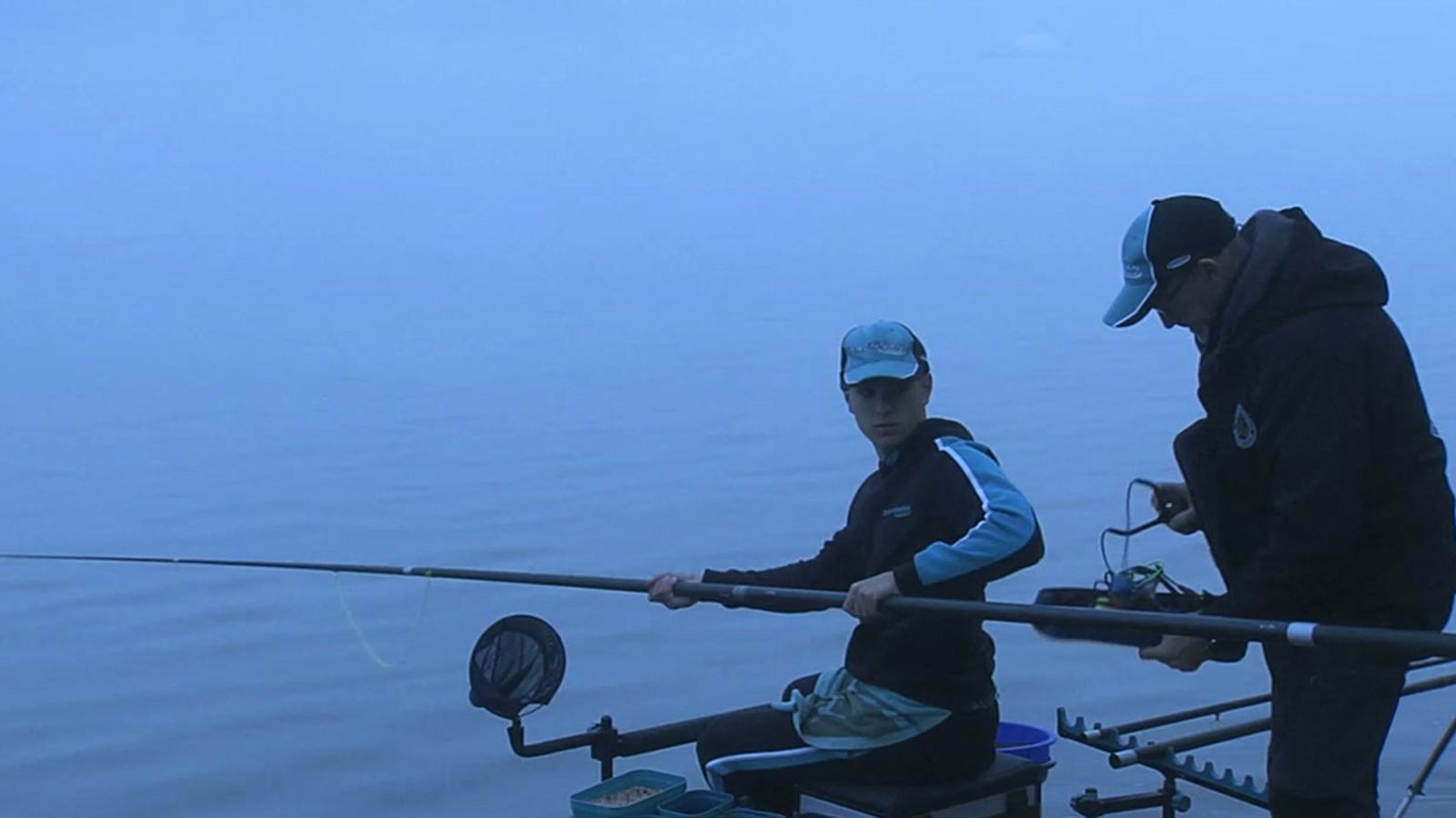 Entrenamiento con cebador y coup en la dársena de La Barqueta