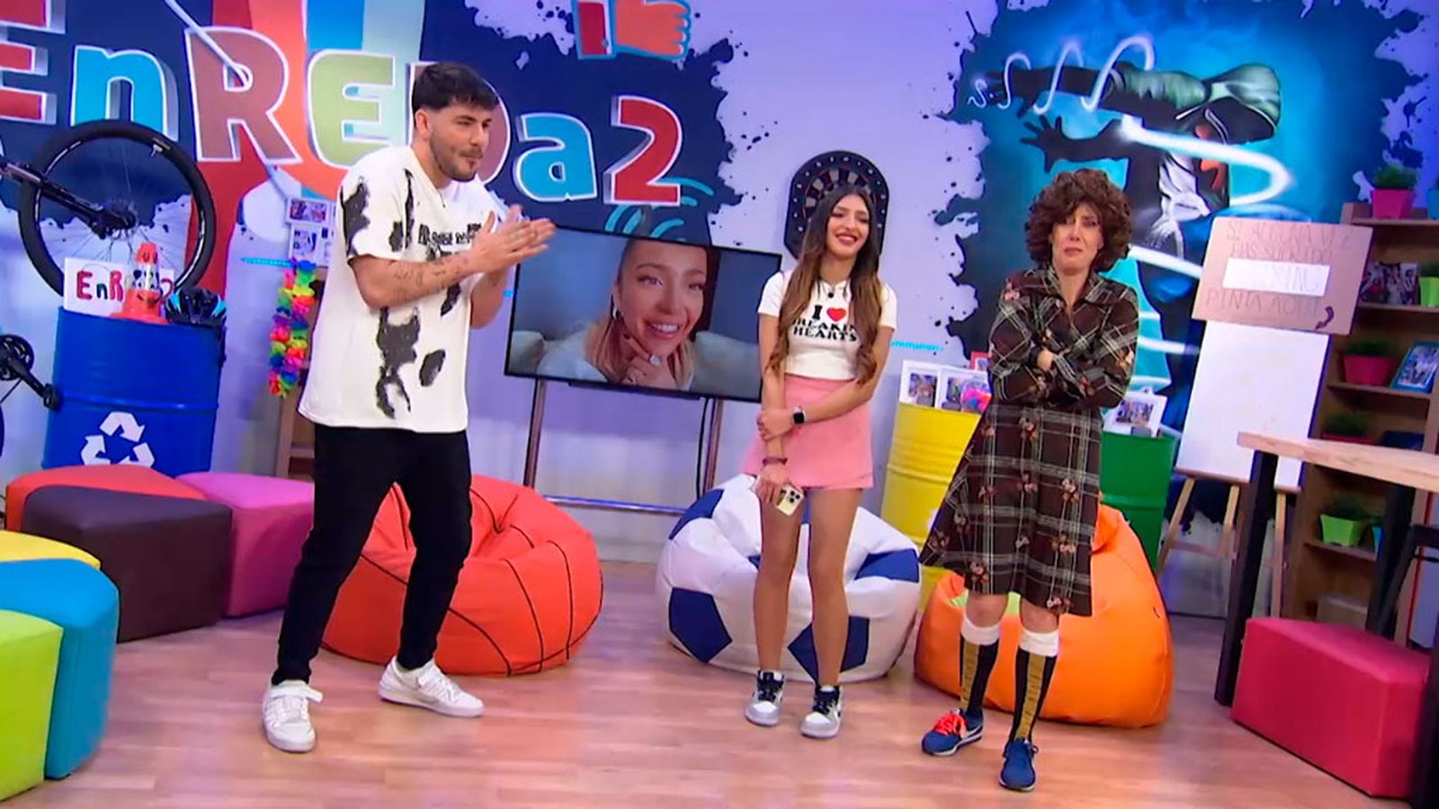 Ana Mena nos recibe en su casa y nos adelanta un trocito de su nuevo tema