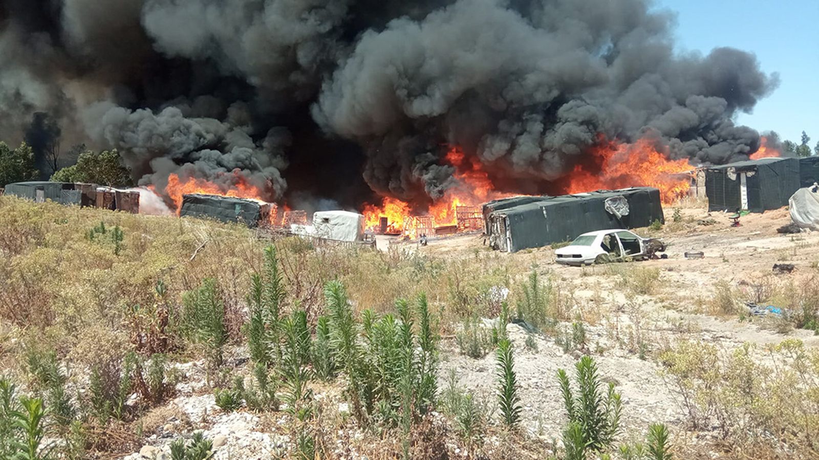 Arde un asentamiento chabolista en Palos