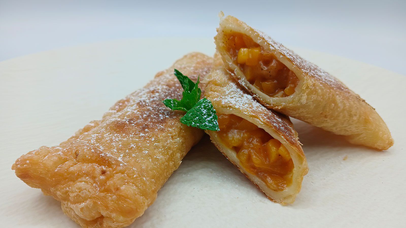 "Cómetelo", pastelitos de melocotón y brazo con crema
