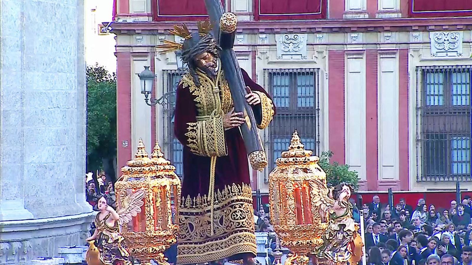Por primera vez los rayos del sol reflejan el color de la 'túnica persa' del Gran Poder