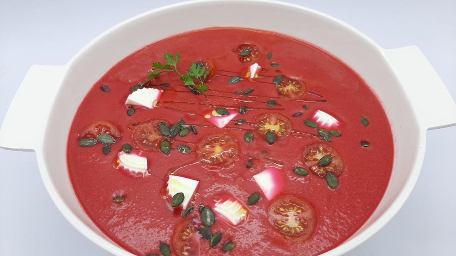 Cómetelo gazpacho de remolacha