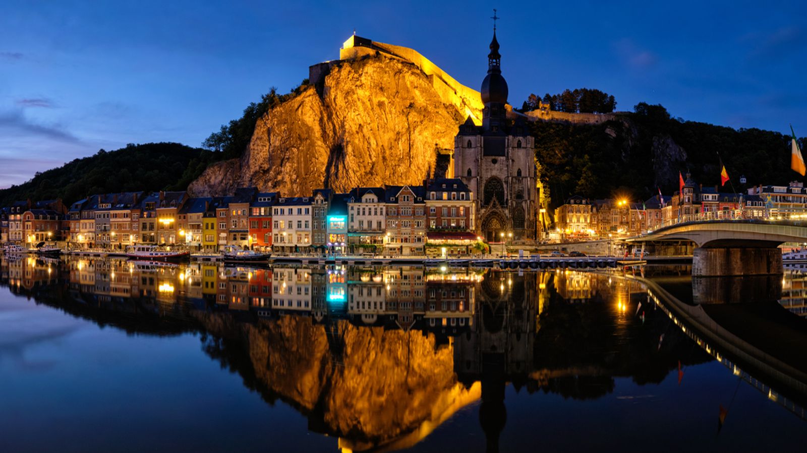 Andalucía x el mundo Dinant Noche Valonia Bélgica 1024x576