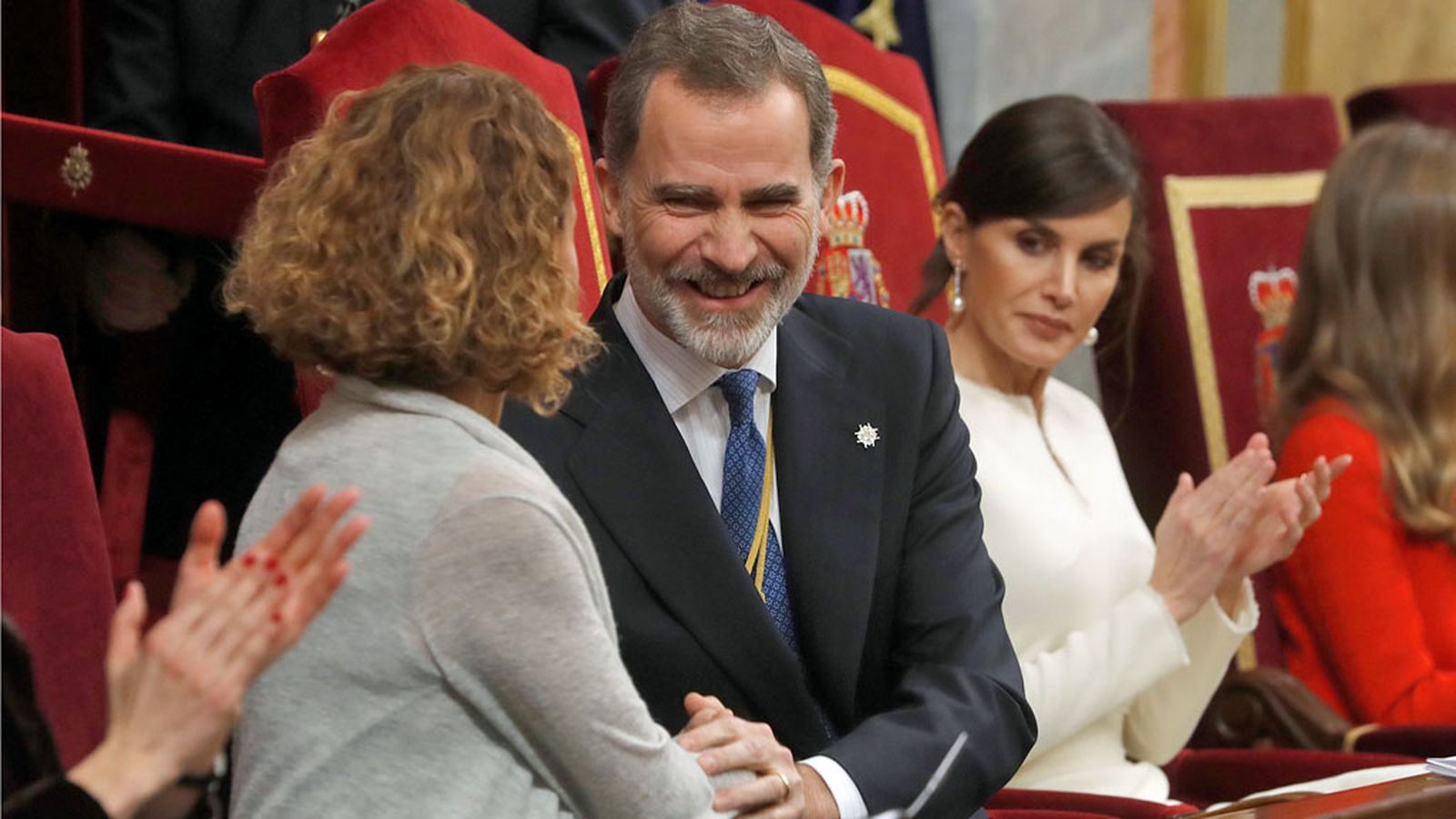 foto rey sonriendo a batet