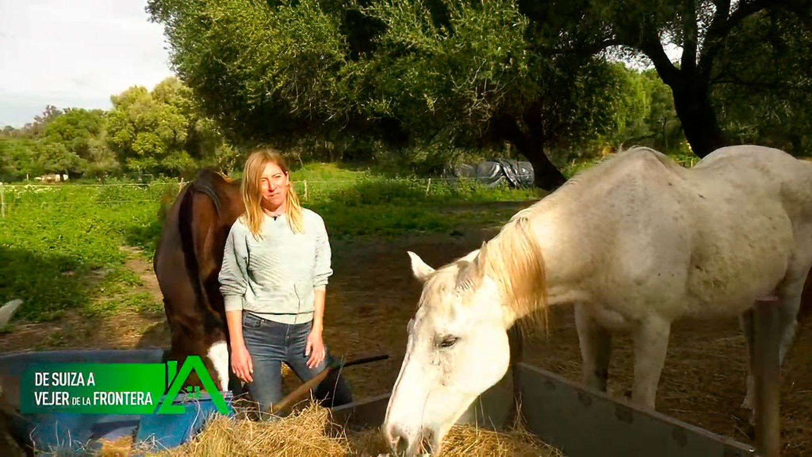 Es francesa pero se mudó a Vejer donde ha montado un negocio como entrenadora con caballos