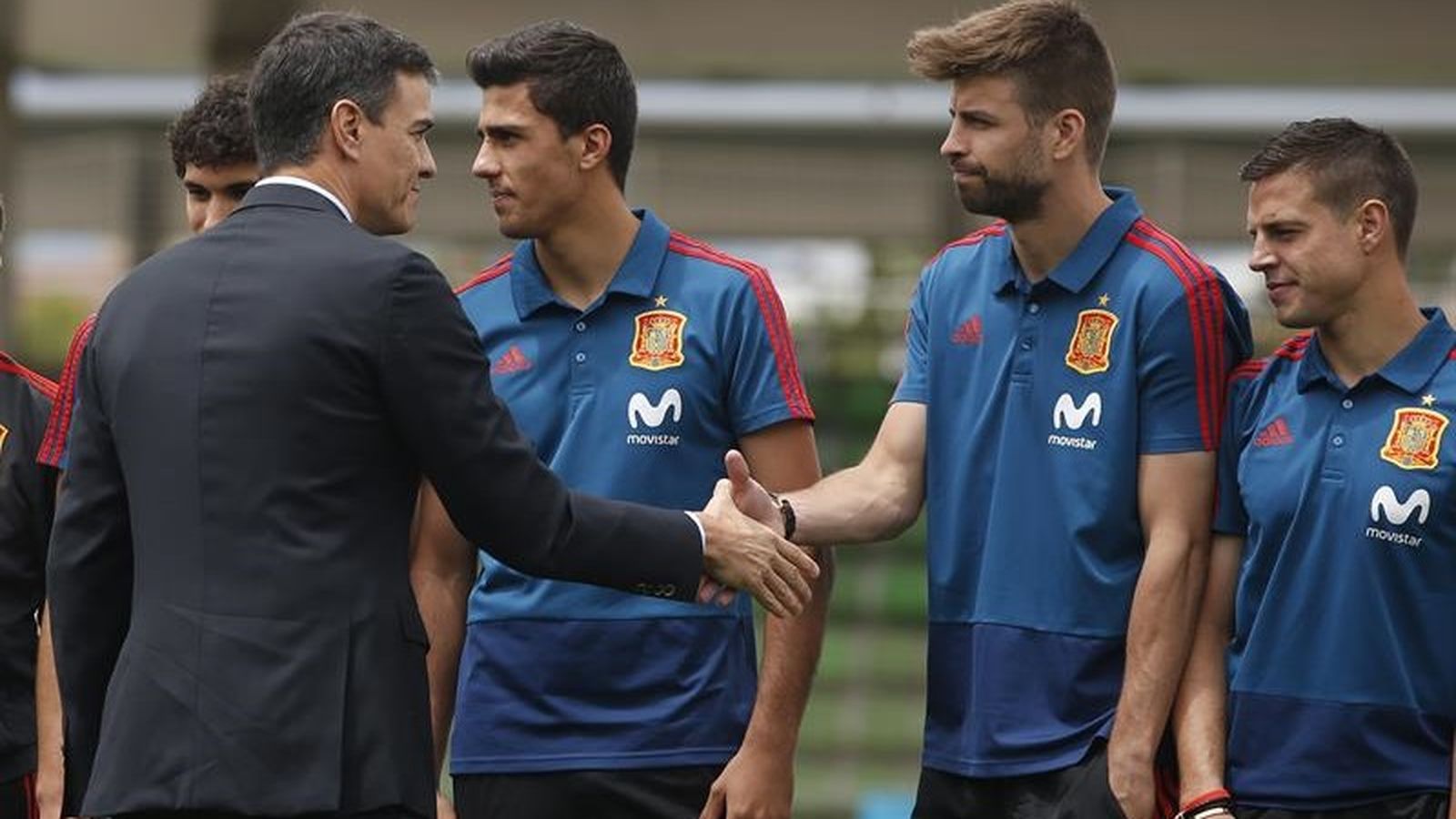 Pedro Sánchez con Piqué 800
