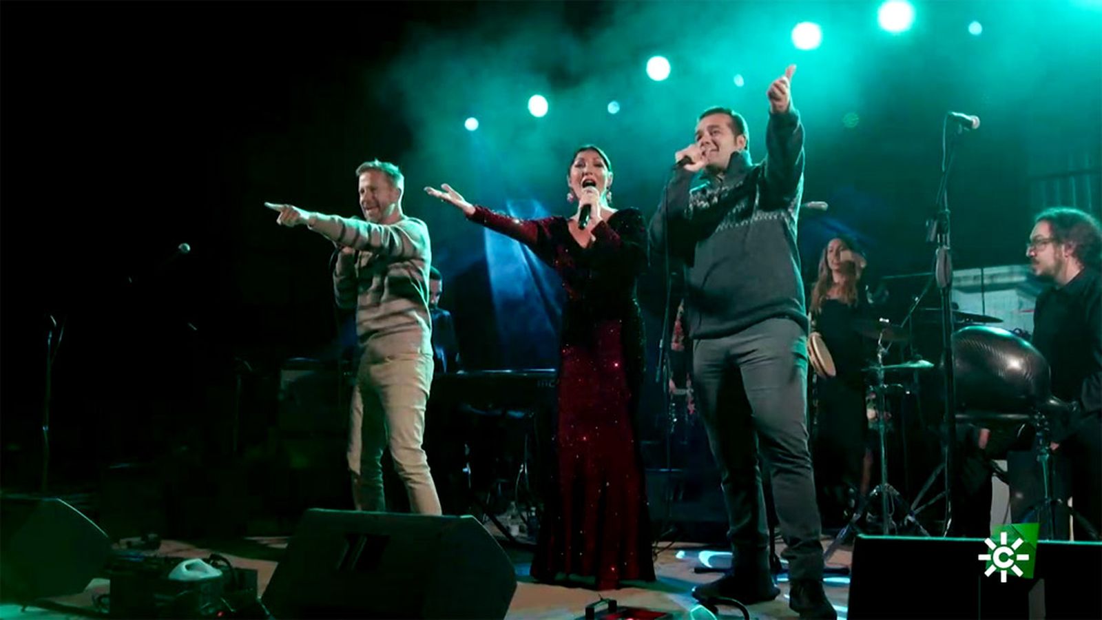 Los Compadres y Joana Jiménez iluminan la Navidad en Puente Genil
