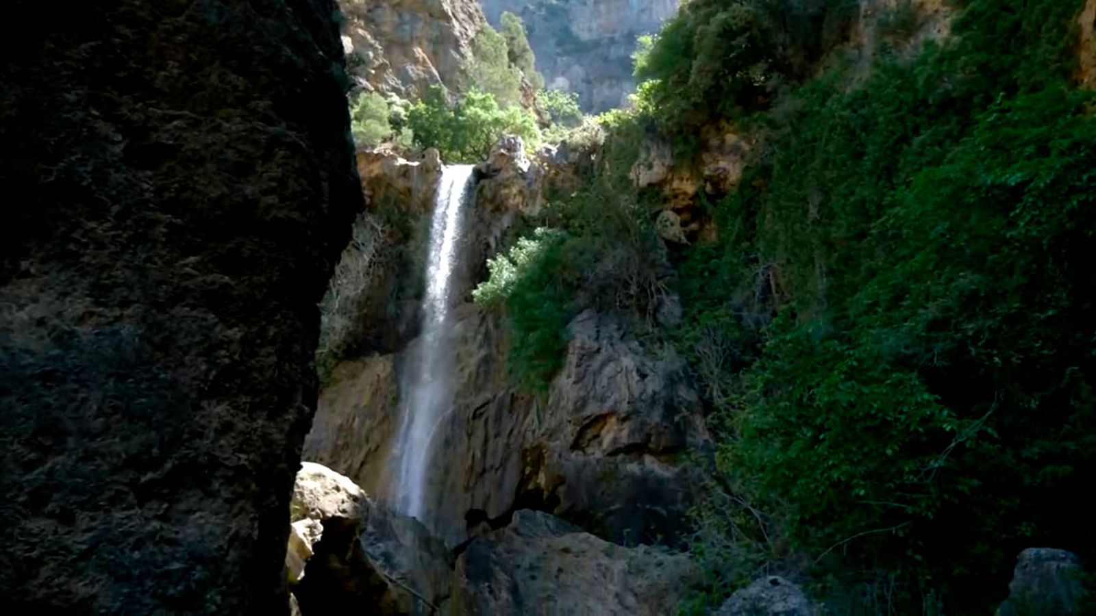 El sendero de la Osera, una ruta espectacular que termina en la cascada más alta de Andalucía