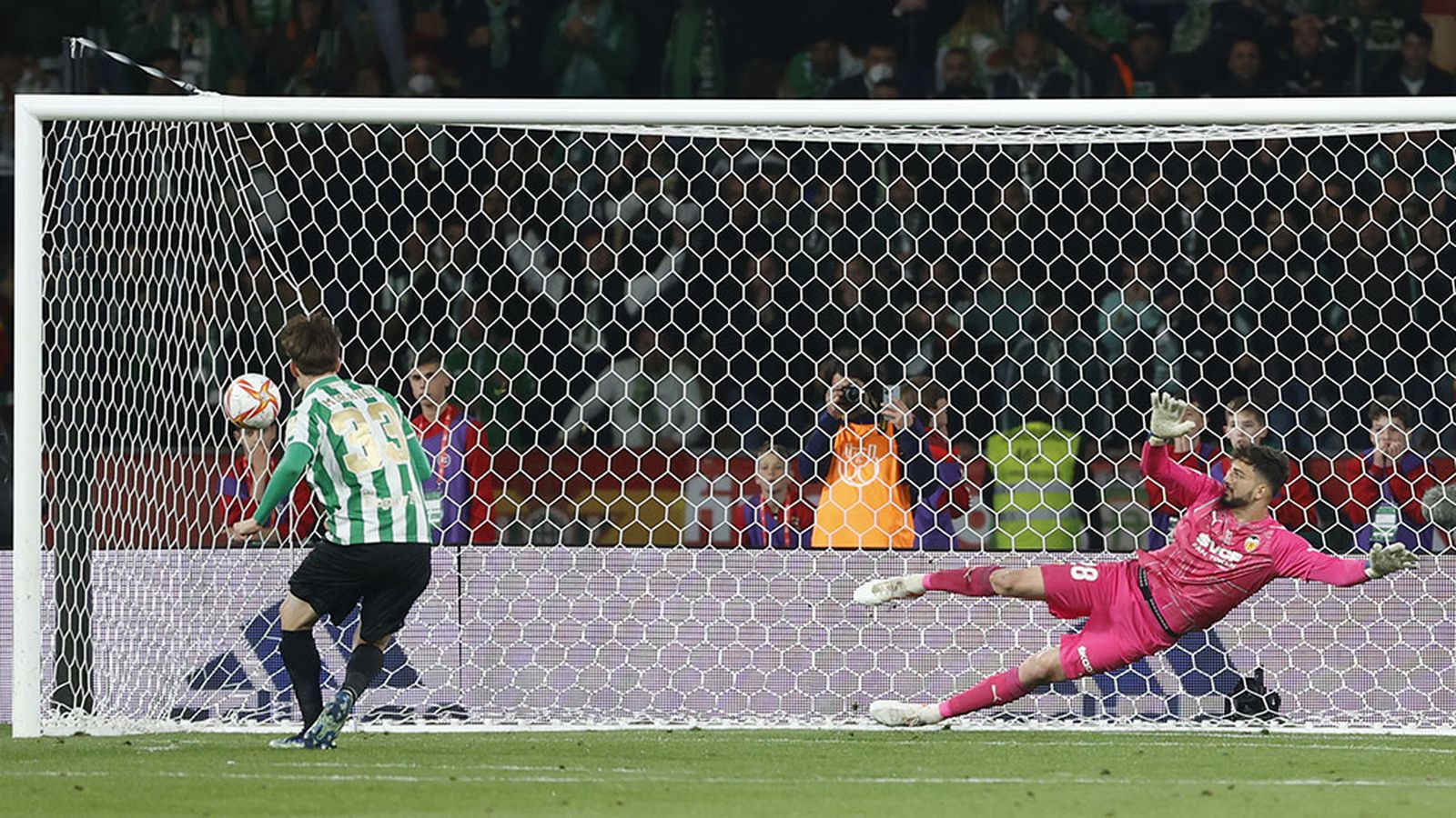 gol de miranda para el Betis