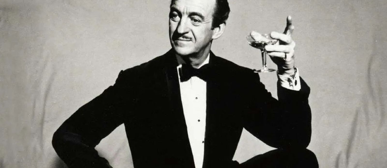 David Niven, en "Ella dice no"