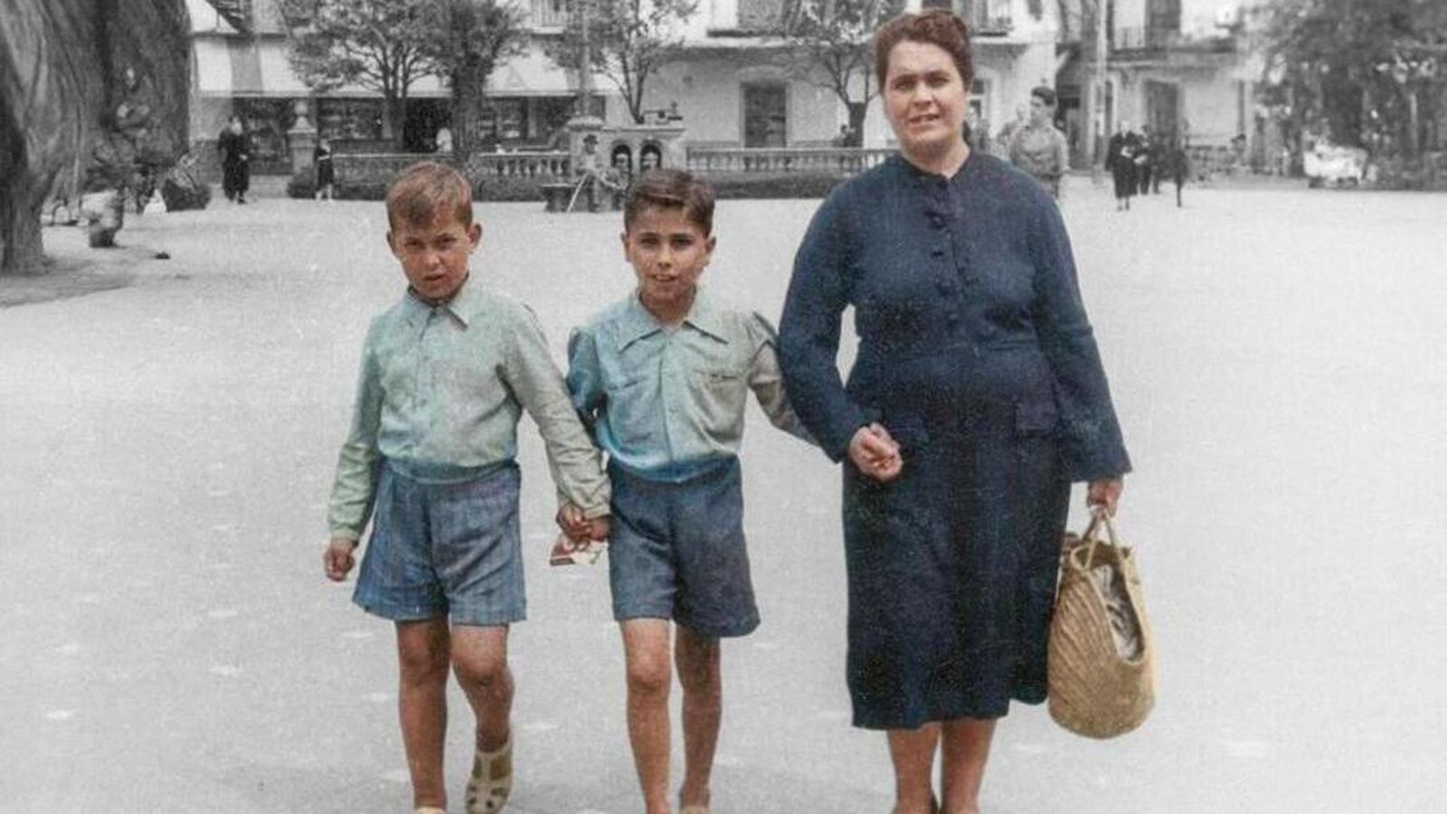 Paco y Pepe de Lucía con su madre