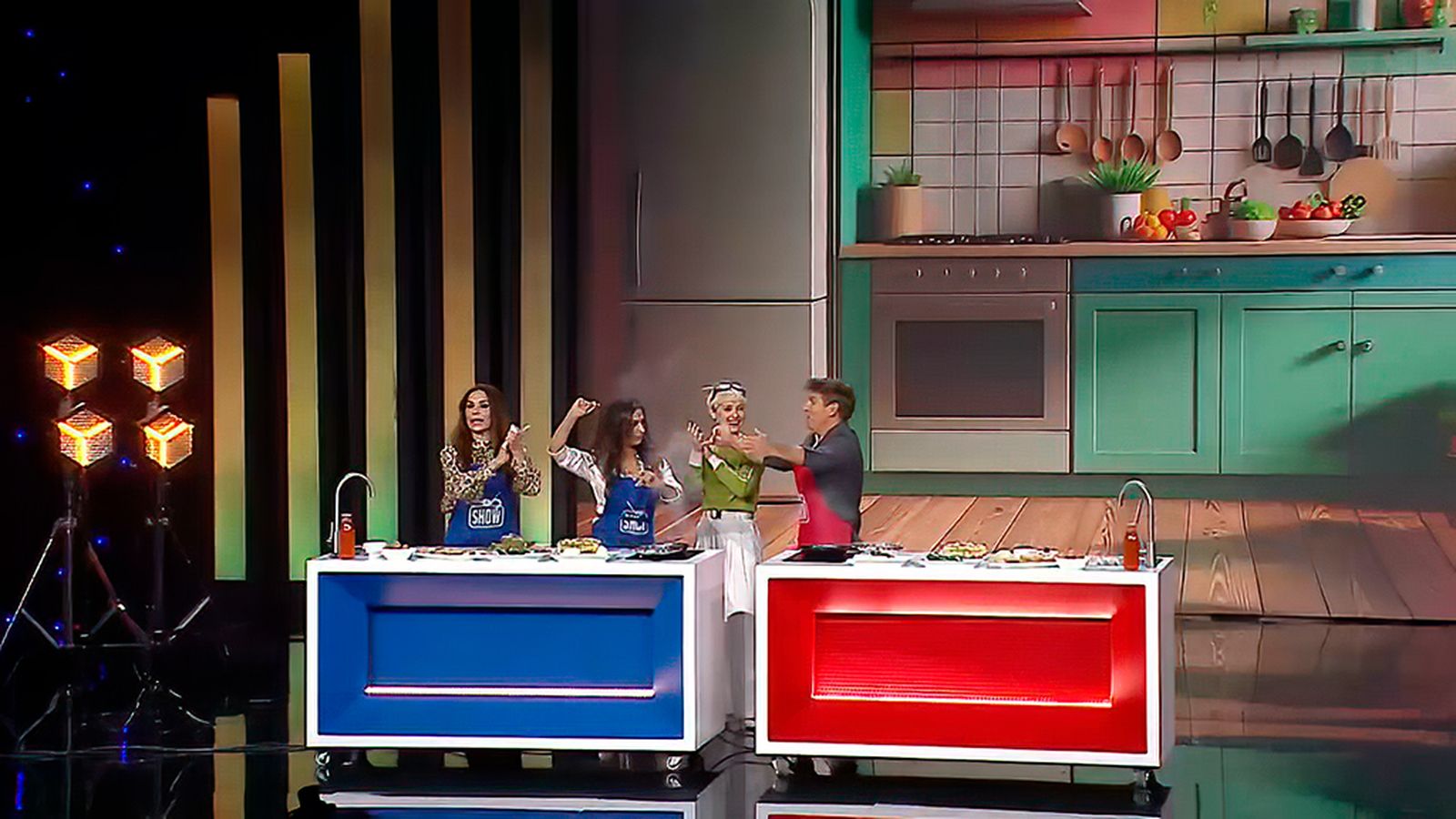 Azúcar Moreno monta el show en la cocina con Manuel Díaz 'El Cordobés'