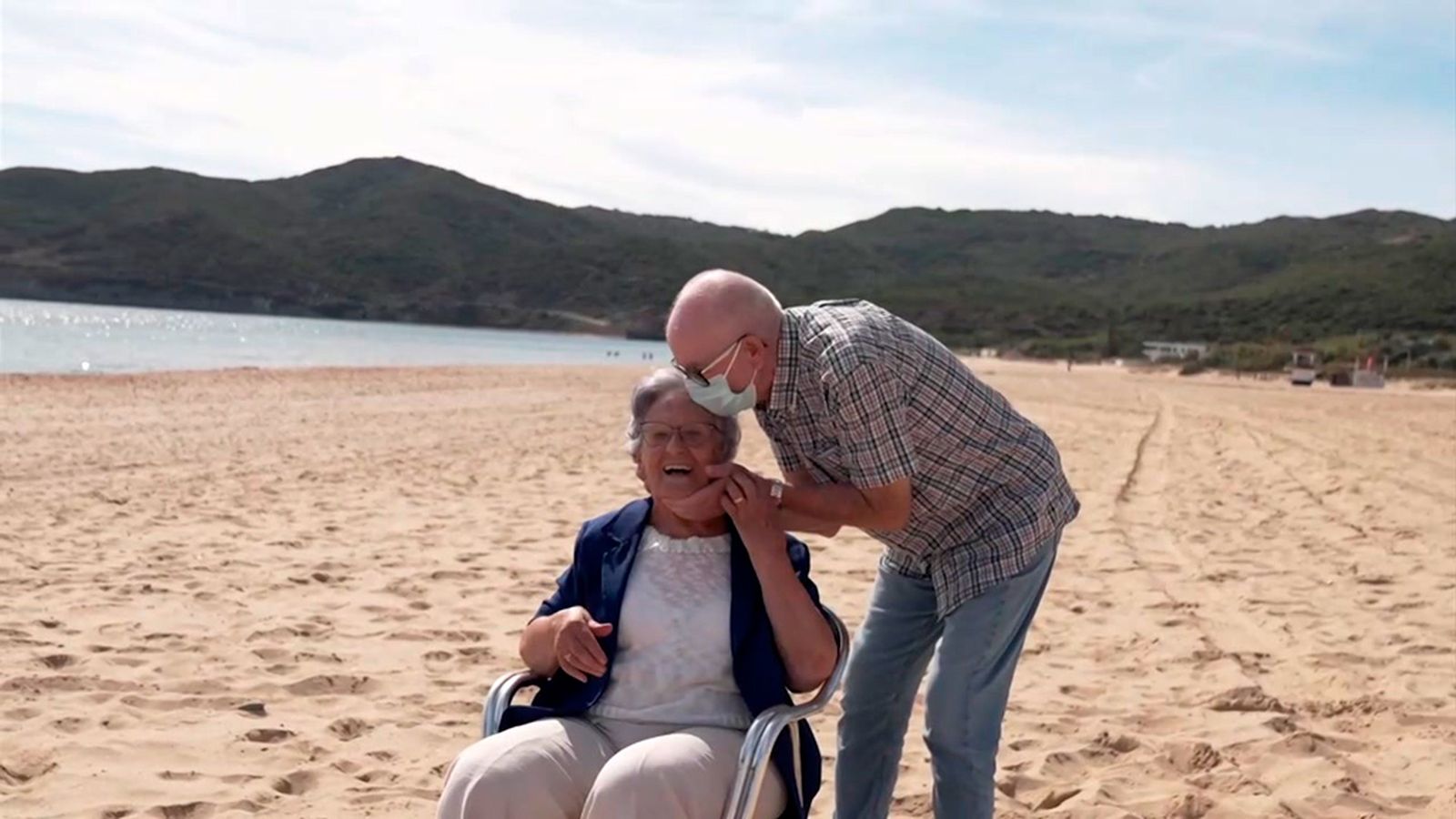 La historia de Ana Pomares, superviviente de 'La Desbandá', en un libro