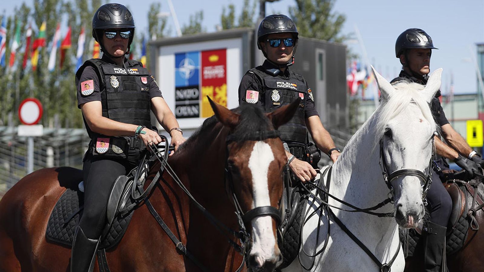 foto policia palacio congresos cumbre otan