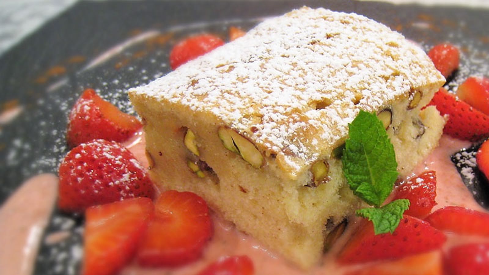 800x450 Cómetelo (pastel de chocolate blanco con fresas)