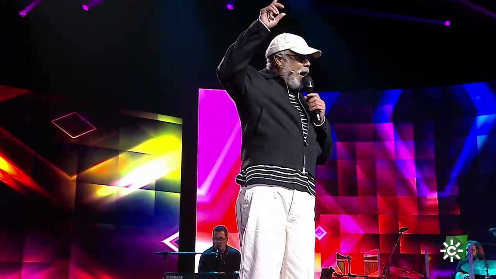Pancho Céspedes canta en directo el tema que lo convirtió en estrella internacional