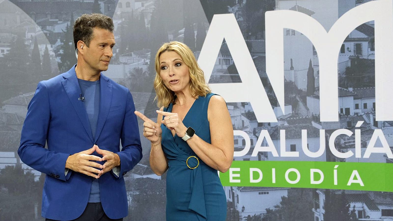 Fran Roales y Silvia Sanza, presentadores de "Andalucía Mediodía"
