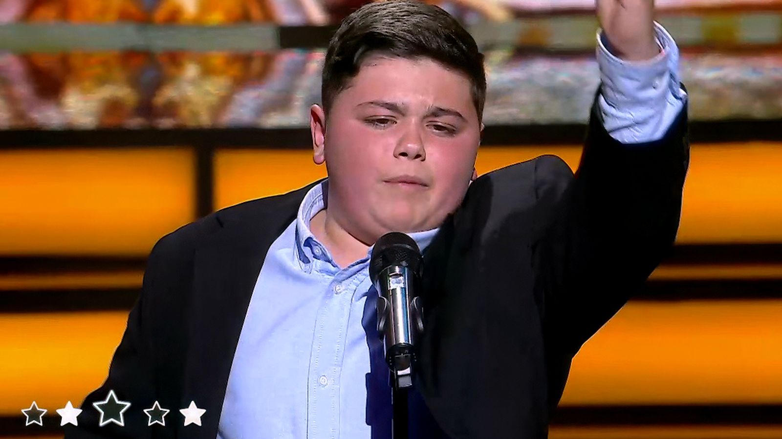 El niño de los vivas consigue el pleno cantando por sevillanas