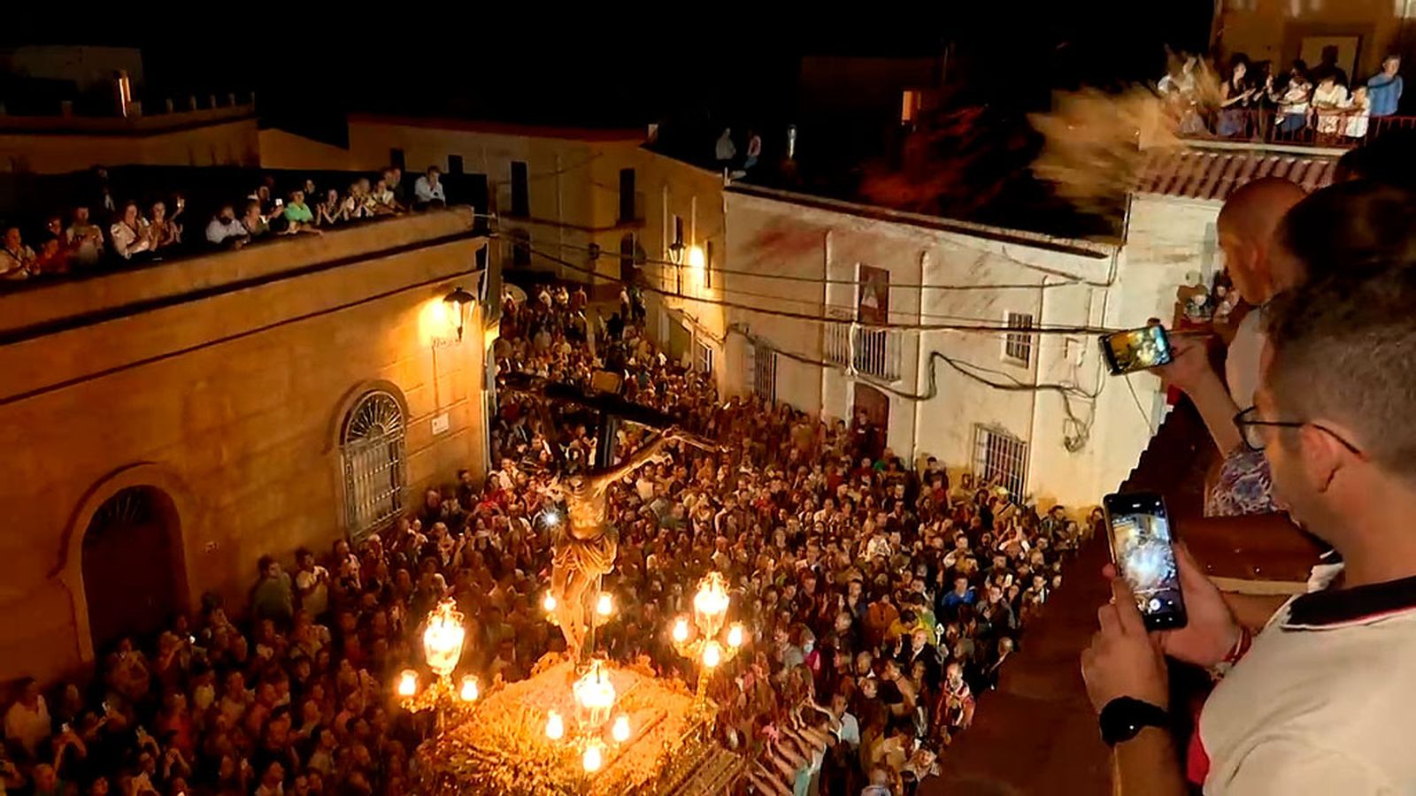 La noche se vuelve día con el 'Cristo de la Luz' de Dalías