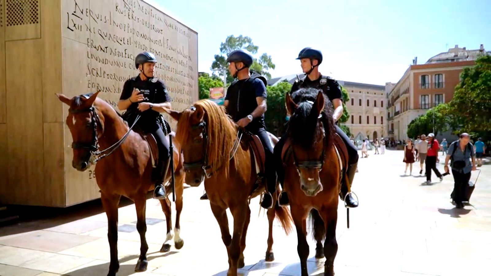 ¿Cómo se le dará a Juan Ramón patrullar en caballo por Málaga?
