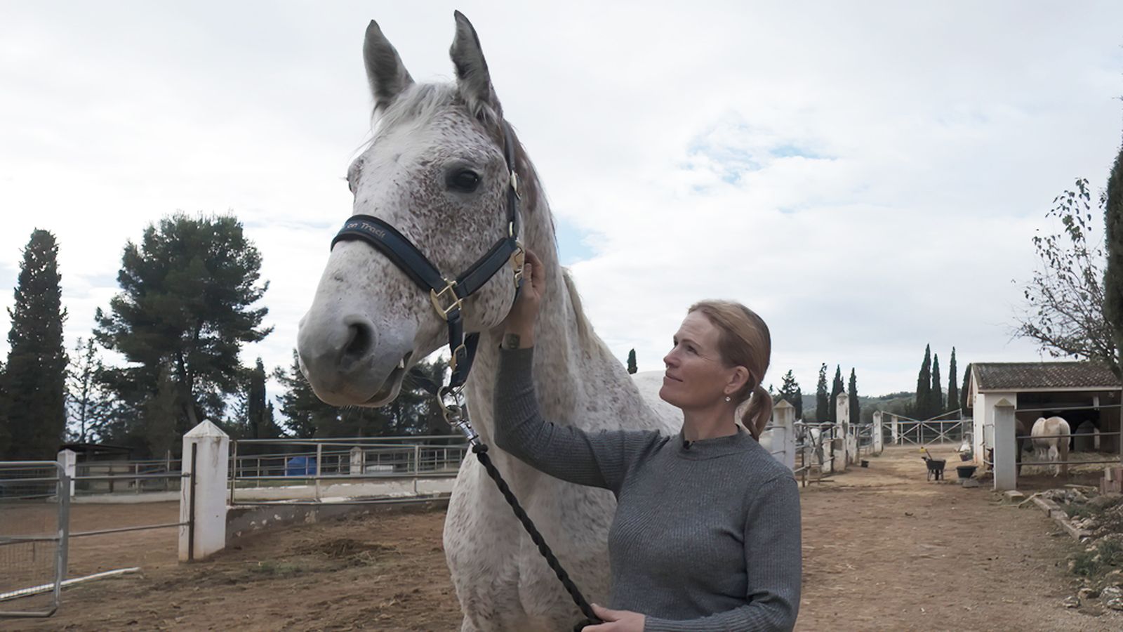 Signee es danesa y rescatadora de caballos maltratados en Bobadilla