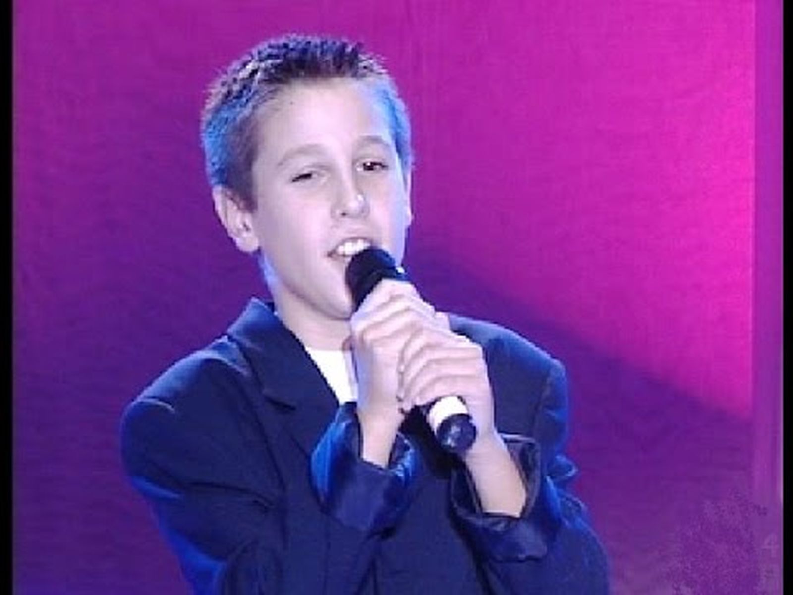 Antonio José, con 10 años, canta "Me derrumbo" en "Veo veo" 2005