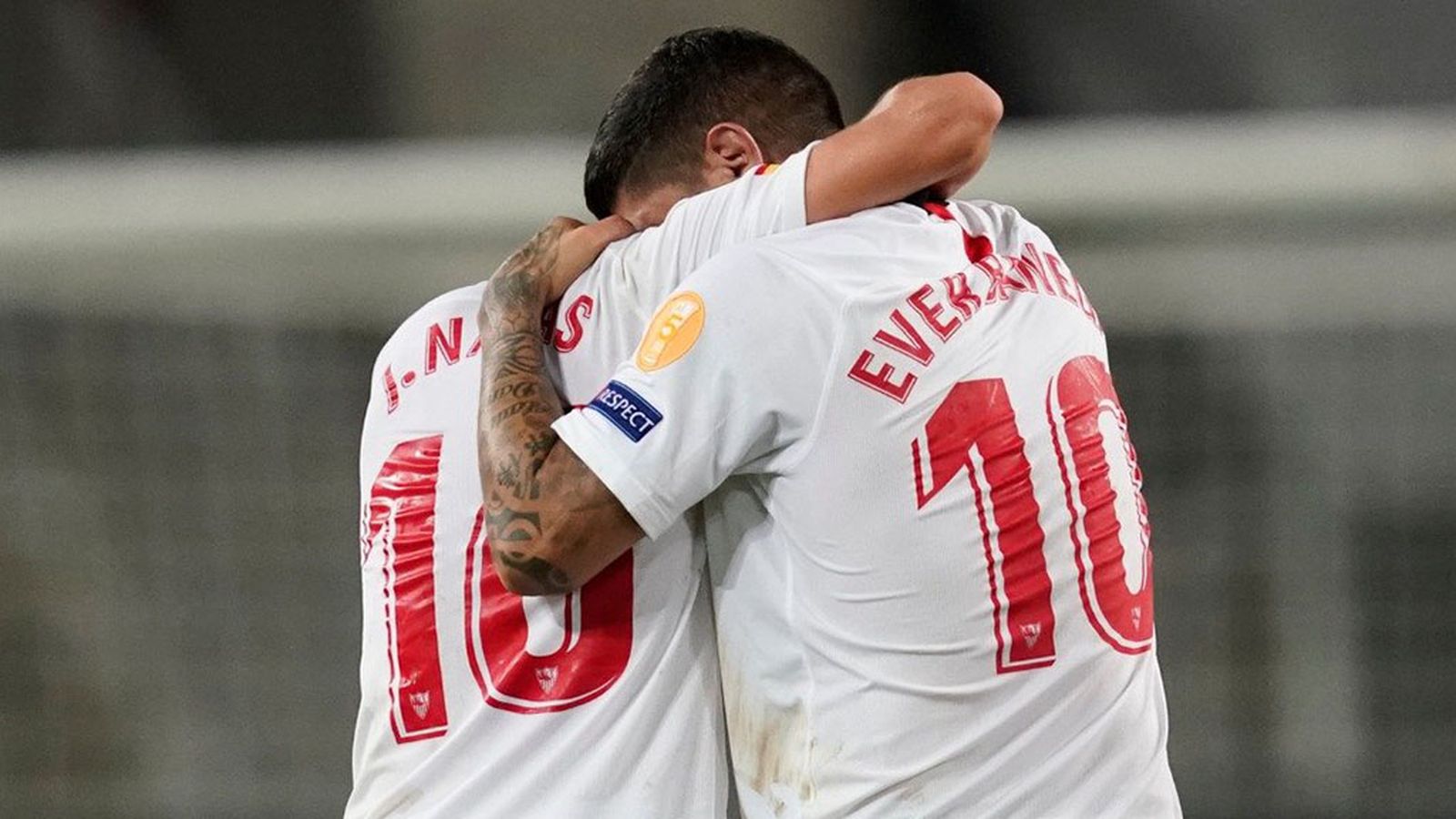 navas se abraza a banega partido manchester