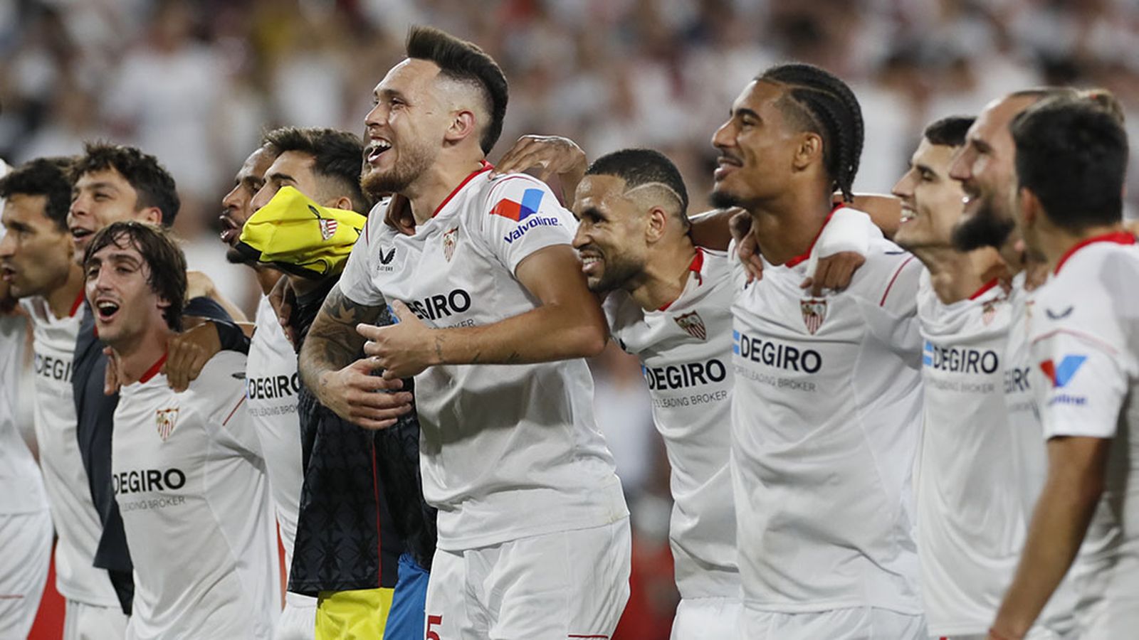El Sevilla golea al Manchester United