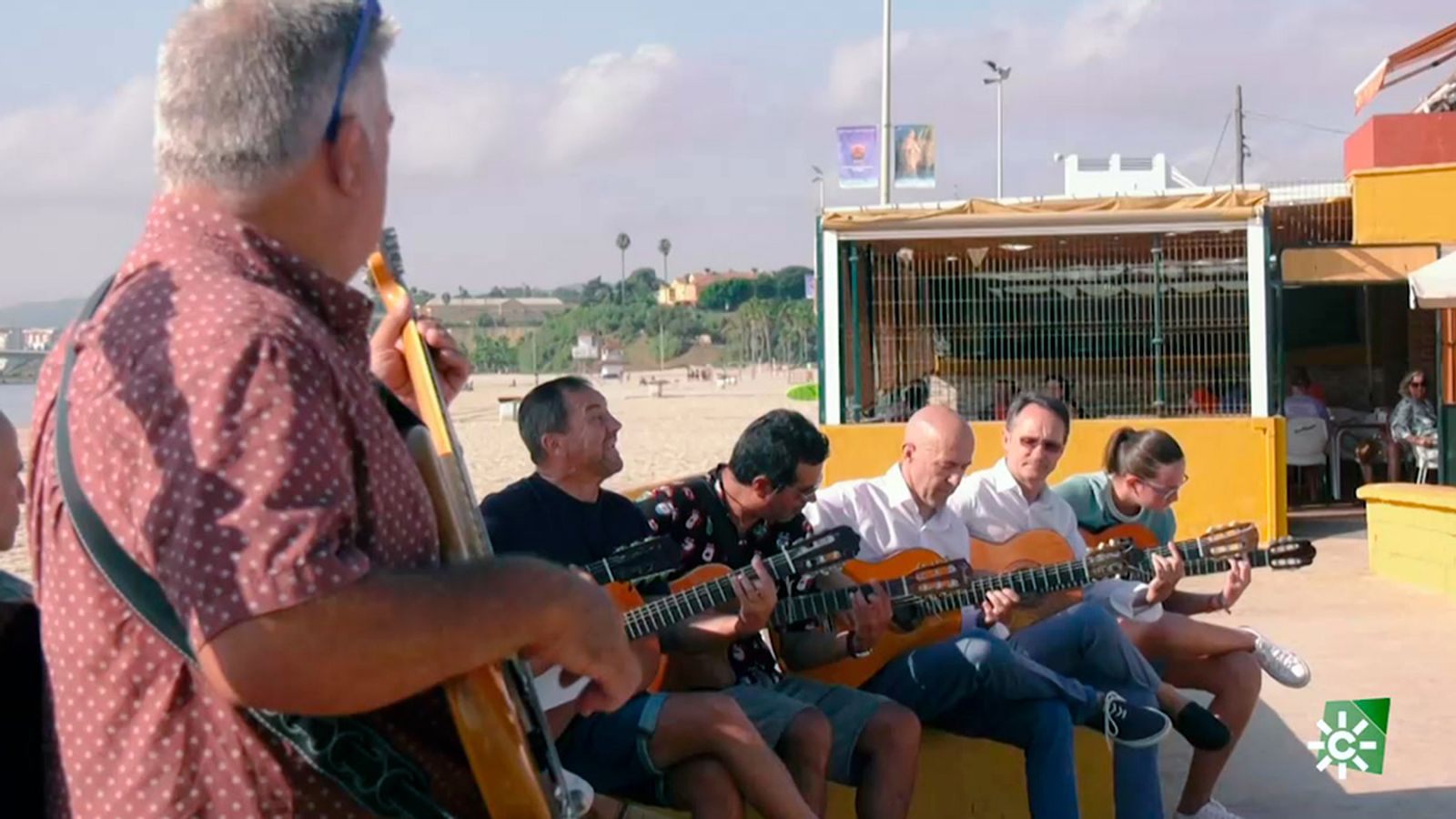 Paco de Lucía suena en la playa del Rinconcillo de Algeciras