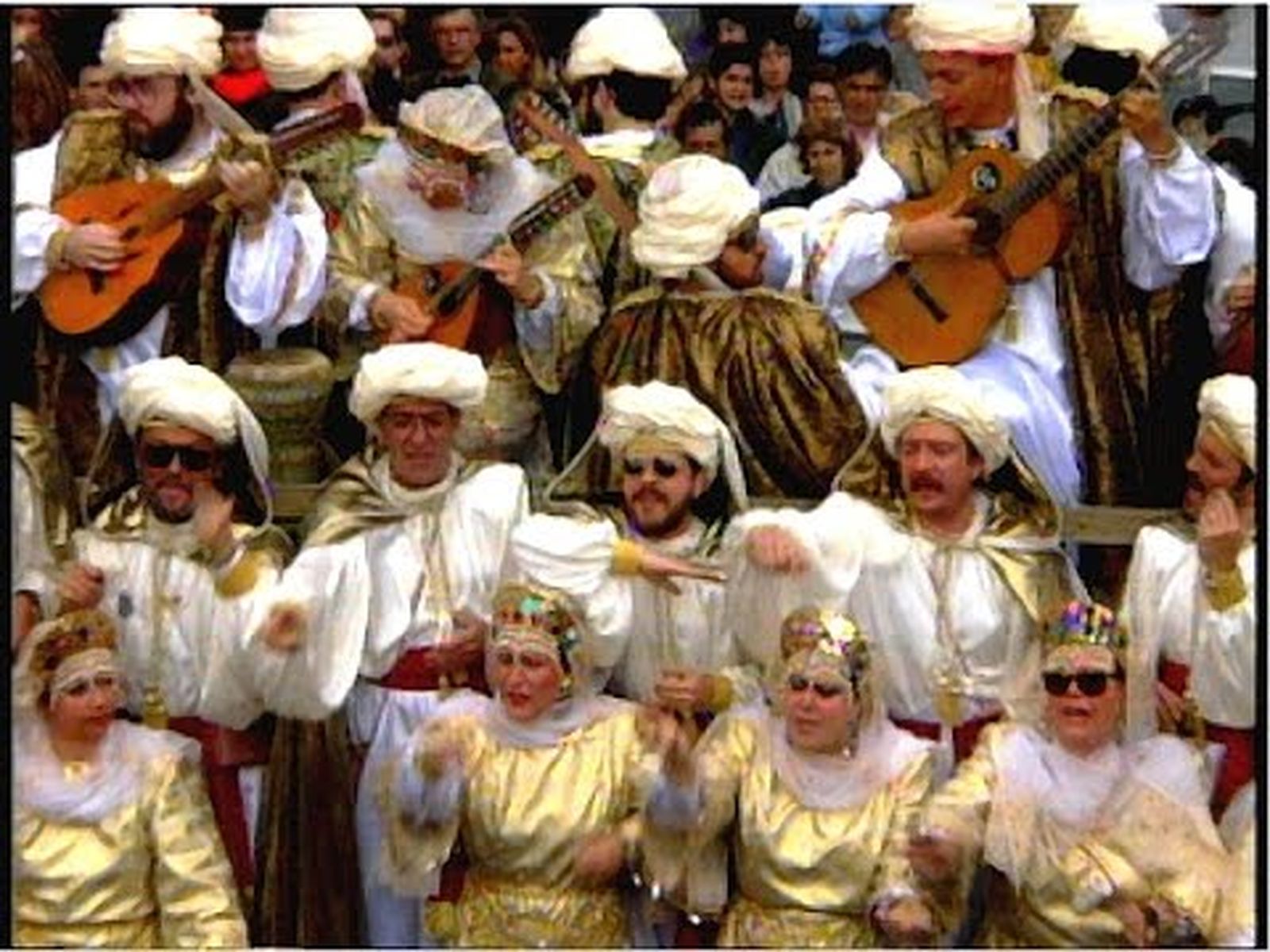 Carnaval de Cádiz 1991: los coros en la plaza