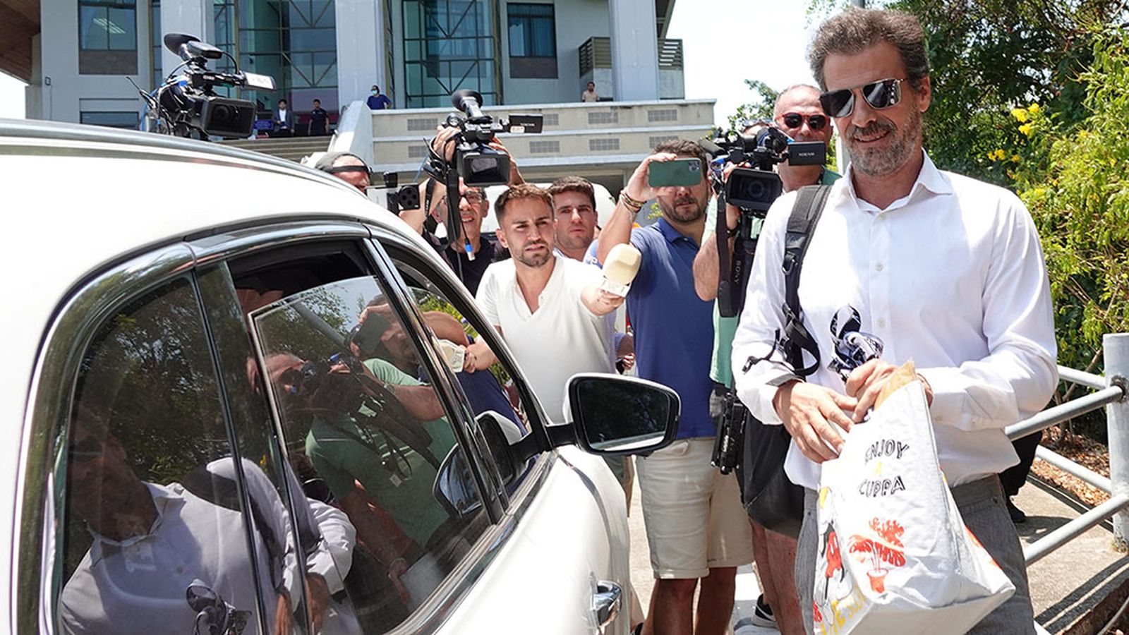 El actor Rodolfo Sancho asiste en Tailandia al juicio de su hijo