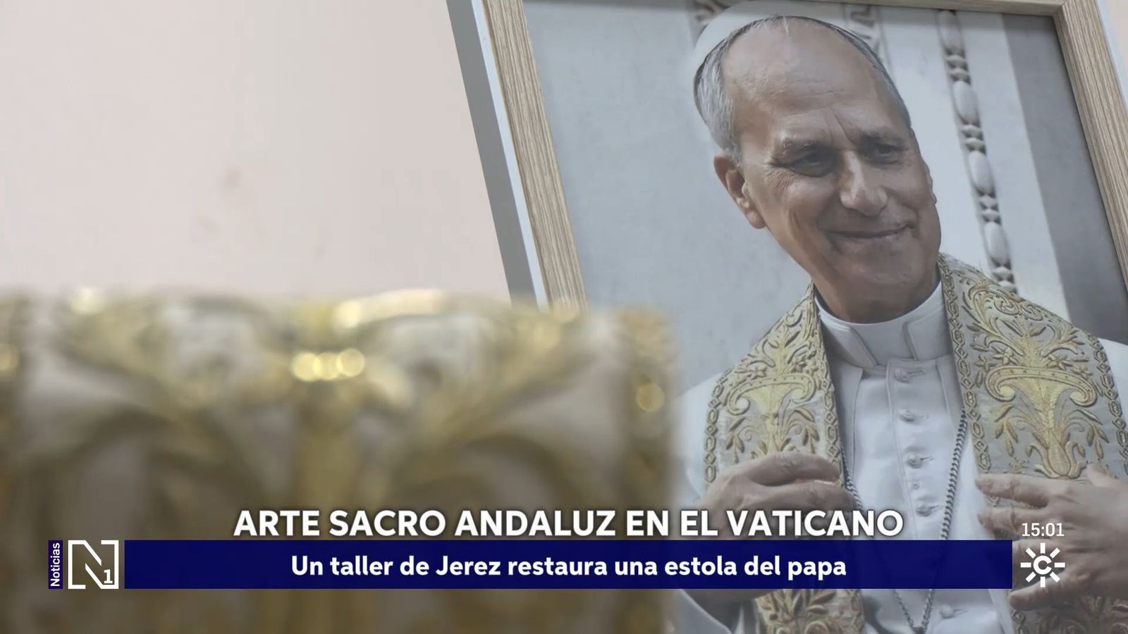Un taller de Jerez restaura una estola papal de oro